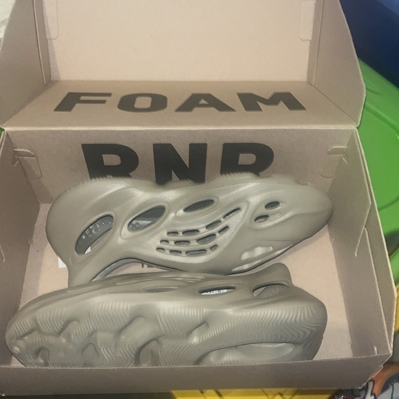 adidas Mens Yeezy Foam Runner Stone Sage Size 13 main image 4